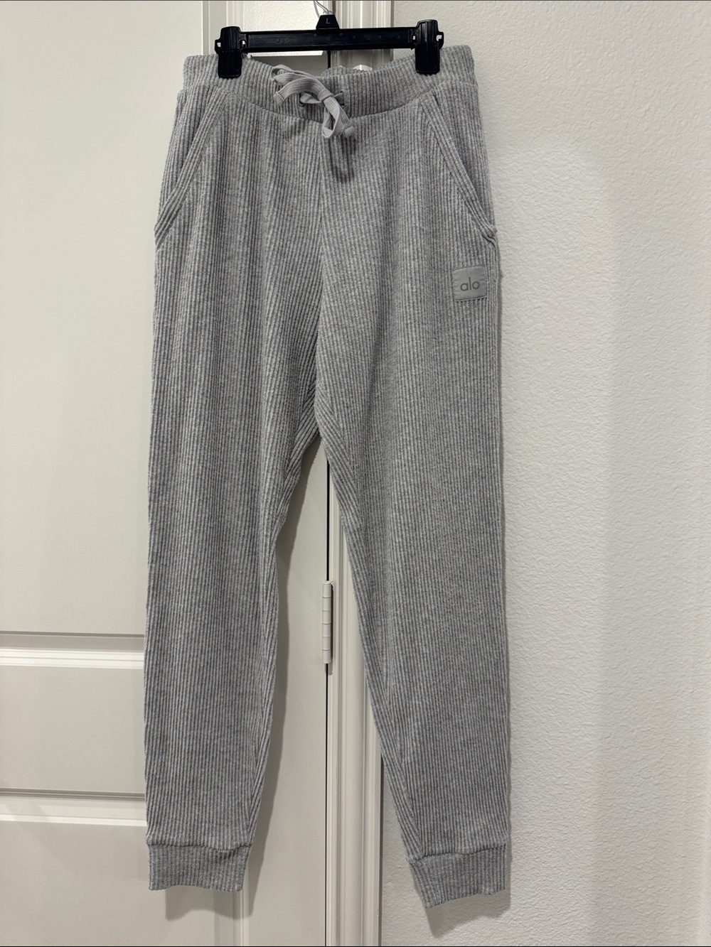 ALO Yoga Muse Gray Ribbed Jogger Pants